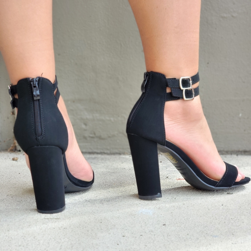 Women's Black Chunky Heeled Double Ankle Strap Sandals - Picture 5 of 5